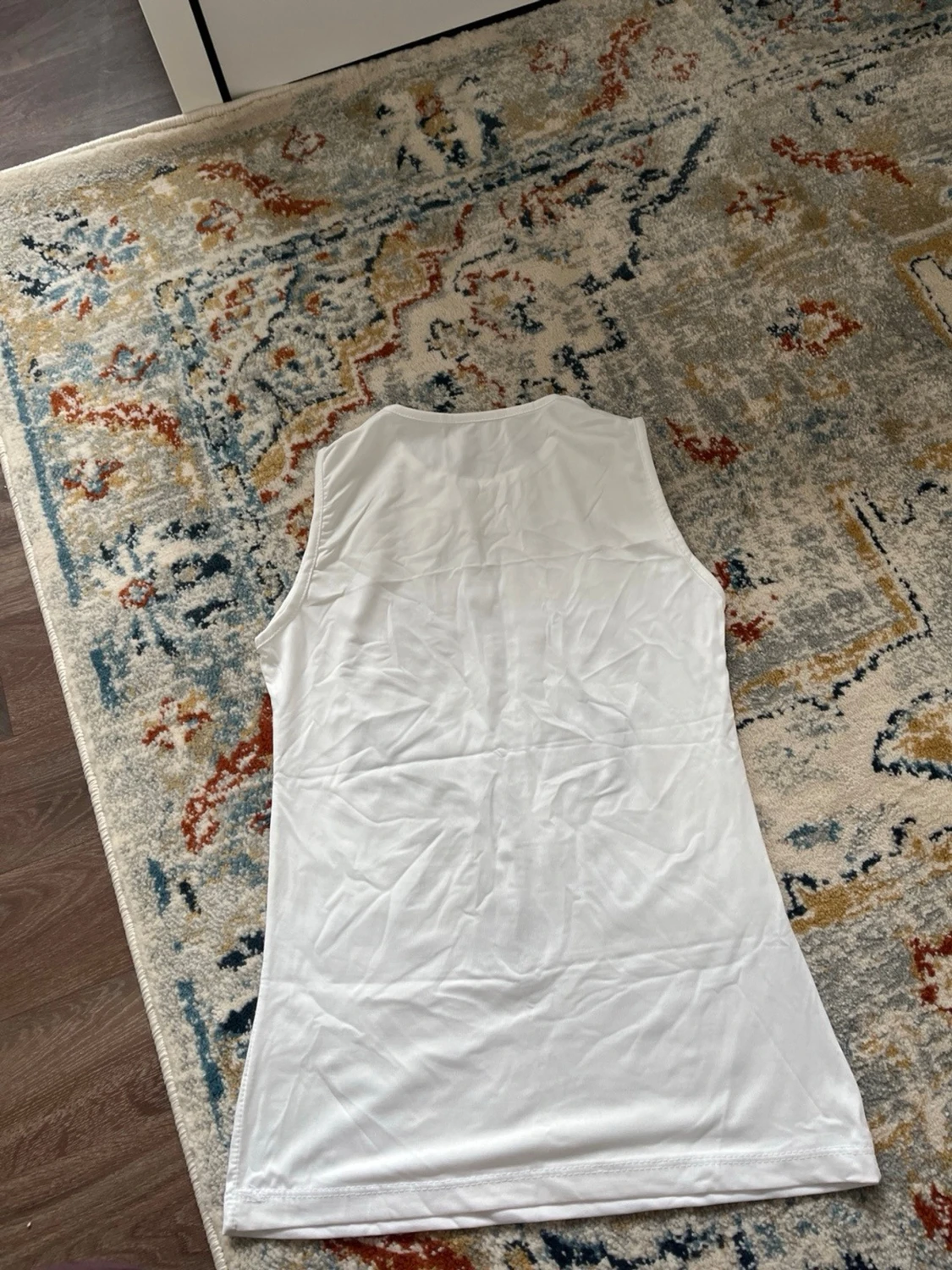 Vit ärmlös linnetopp med tryck - 2