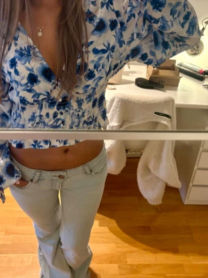 Zara blus - Säljer en blus från Zara i XS🌸