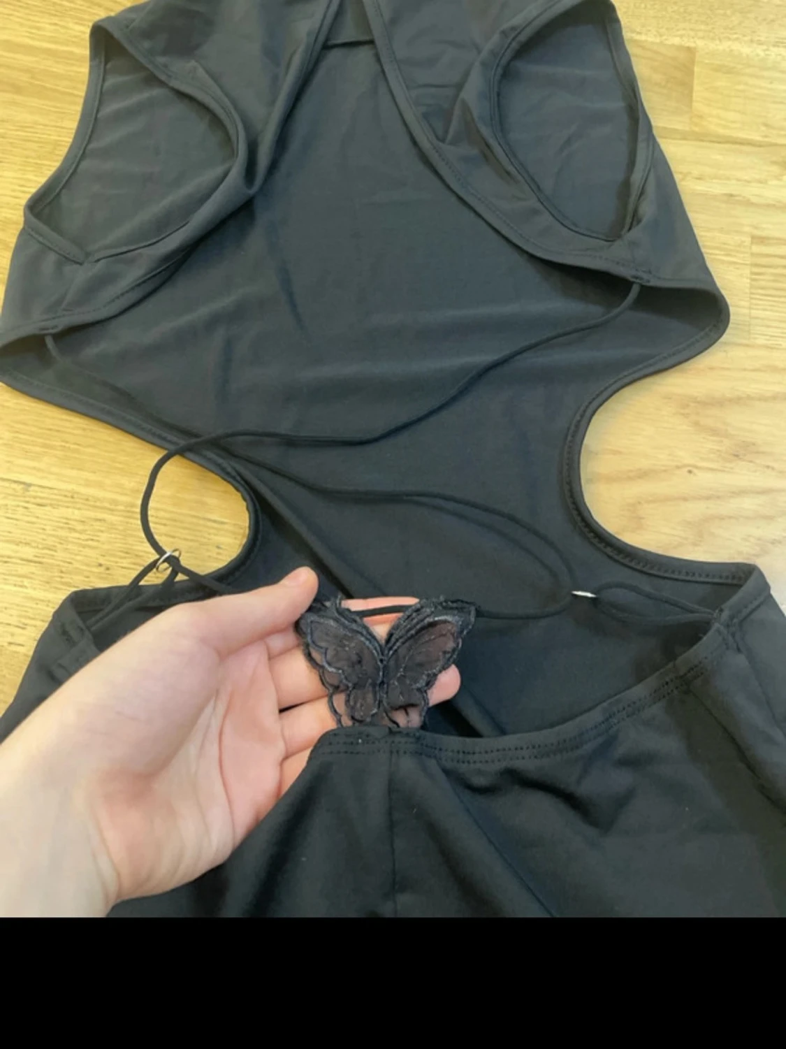 Svart långklänning med snörning - 2