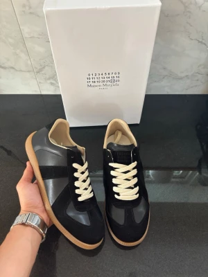 Masion margiela - Ett par feta masion margiela gats i storlek 42. Passar bra nu till sommaren.