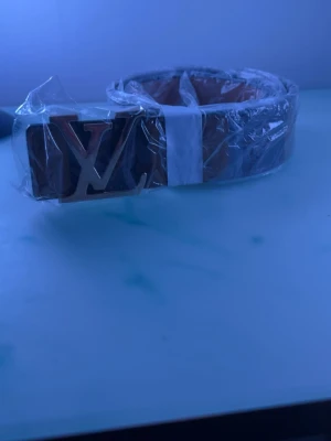 Bälte  - Hej jag säljer en fint bälte som är helt nytt för mer information jag är här bara att skriva till mig!