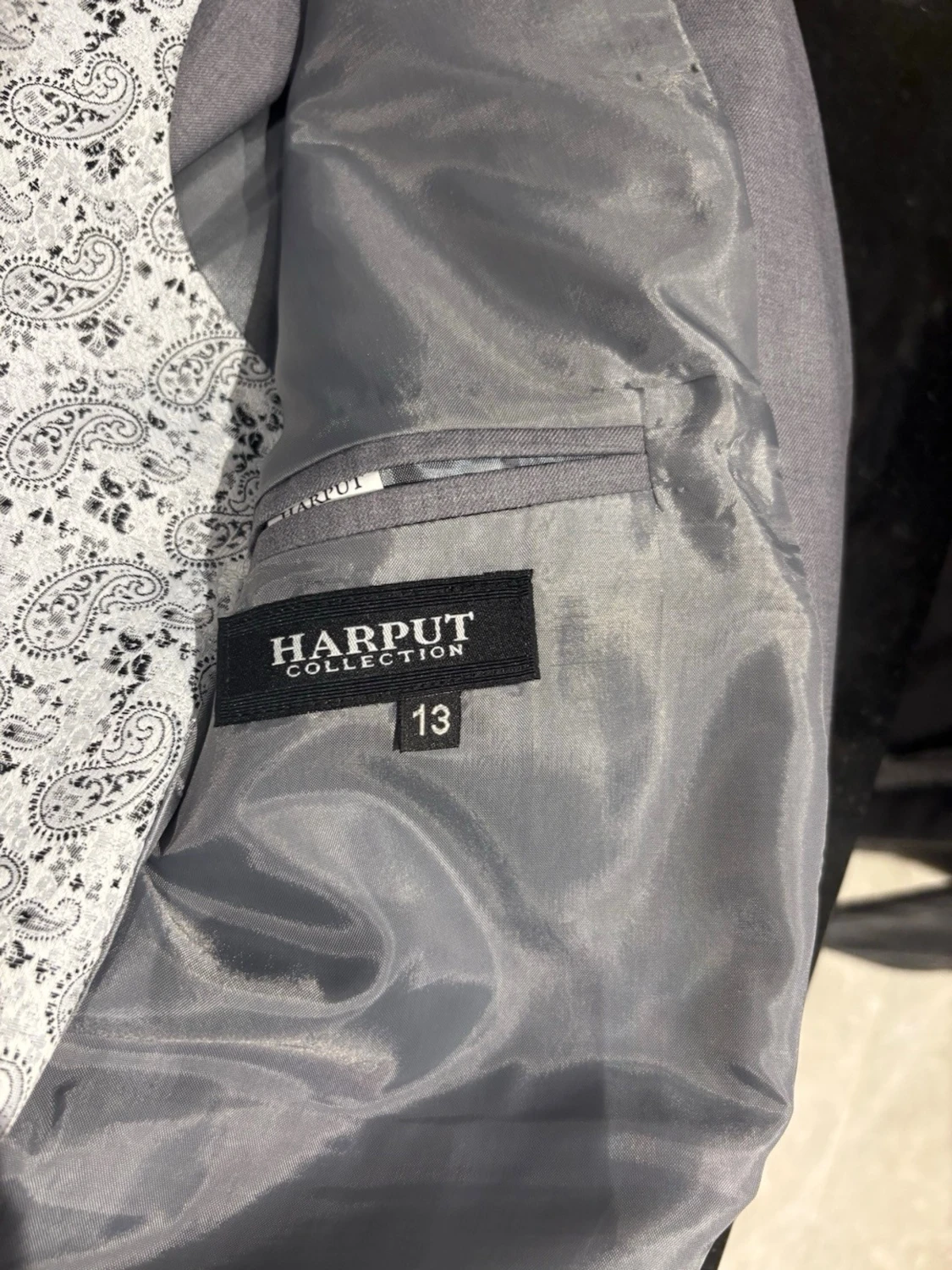 Ljusgrå kostym med mönstrad väst - 4