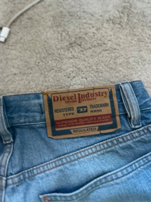 Ljusblå jeans från Diesel - Säljer ett par ljusblå jenas från Diesel