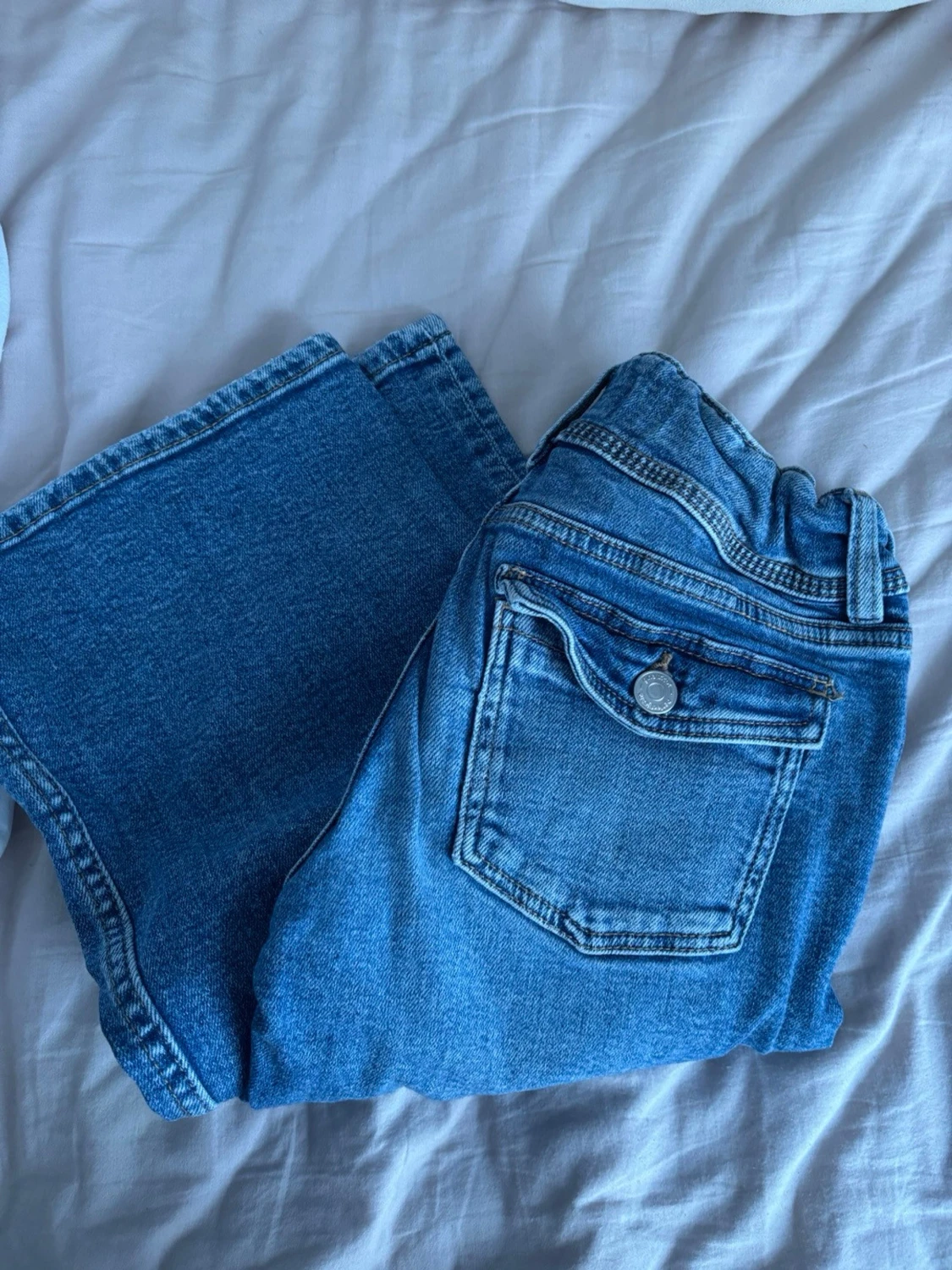 Klassiska blå bootcut jeans 