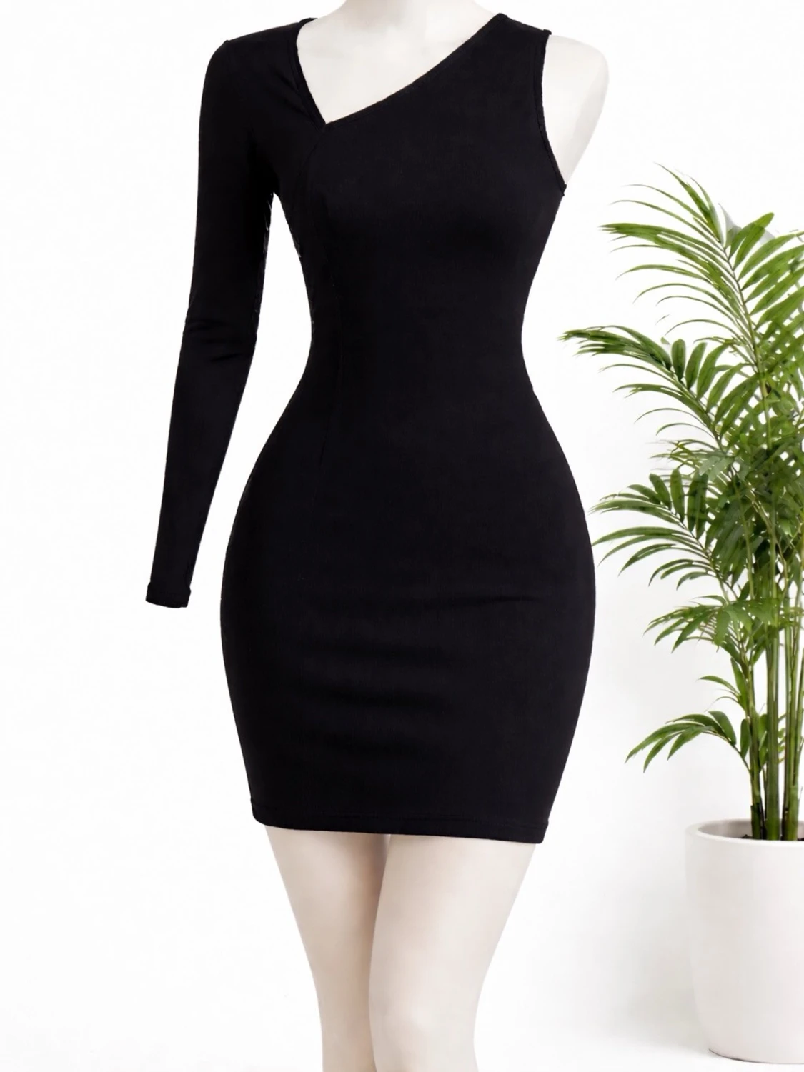 Svart oneshoulder klänning Bubbleroom