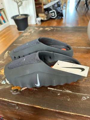 Nike Mind 001 - Nike Mind 001 tofflor i storlek 40