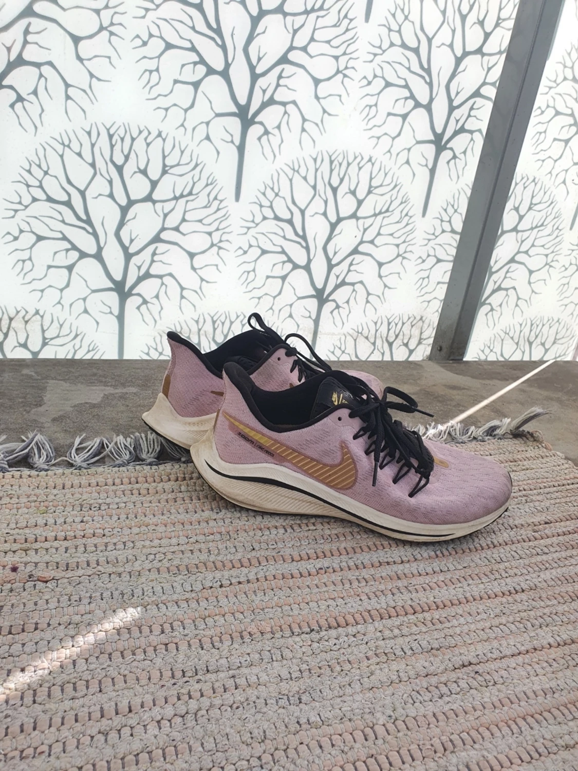 Nike rosa sneakers med guld swoosh - 4
