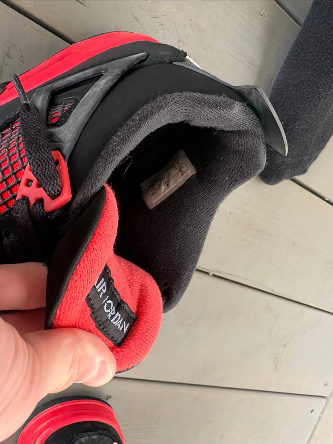 Svarta och röda Air Jordan 4 sneakers - 3