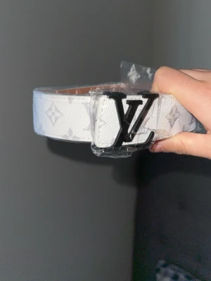 bälte  - helt ny, för mer information o bilder skriv privat 