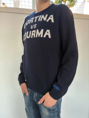 MC2 saint barth tröja  -   Sällsynt MC2 saint barth tröja med texten ”CORTINA VS COURMA” och den är av material kashmir| storlek:S| pris: 1699kr| skick: 9,8/10| hör av dig vid minsta lilla fundering eller fråga| 