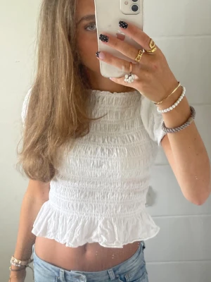 Vit smockad blus - Så fin topp från h&m!!