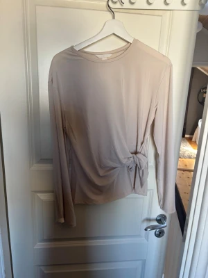 Jätte söt oanvänd blus från H&M - Helt oanvänd mycket bra skick 