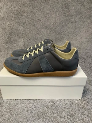 Maison Margiela gats grå - Säljer dessa grå maison margiela i 44. Skickar samma dag!