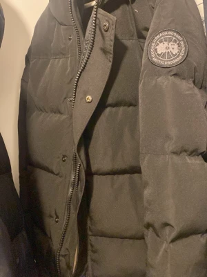 Canada goose macmillian - Nytt skick använt en vinter, håller dig jätte varm, fin stilig riktig guzz magnet jacka 