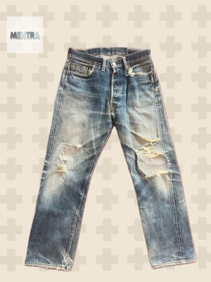 Japanese Redline Selvedge Denim  – Premium Indigo - LOOK AT MEASUREMENTS!!!                        A pair of high-end Japanese Selvedge jeans featuring the iconic Redline ID The denim has beautiful honeycombs. Are from the same company as MOMOTARO              Message if you have any questions!                  OBS fickornaMeasurements  Waist:40cm                                       Inseam:73cm.                                                  Leg opening:21 cm 