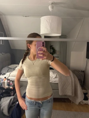  beige t-shirt - Tajt t-shirt 