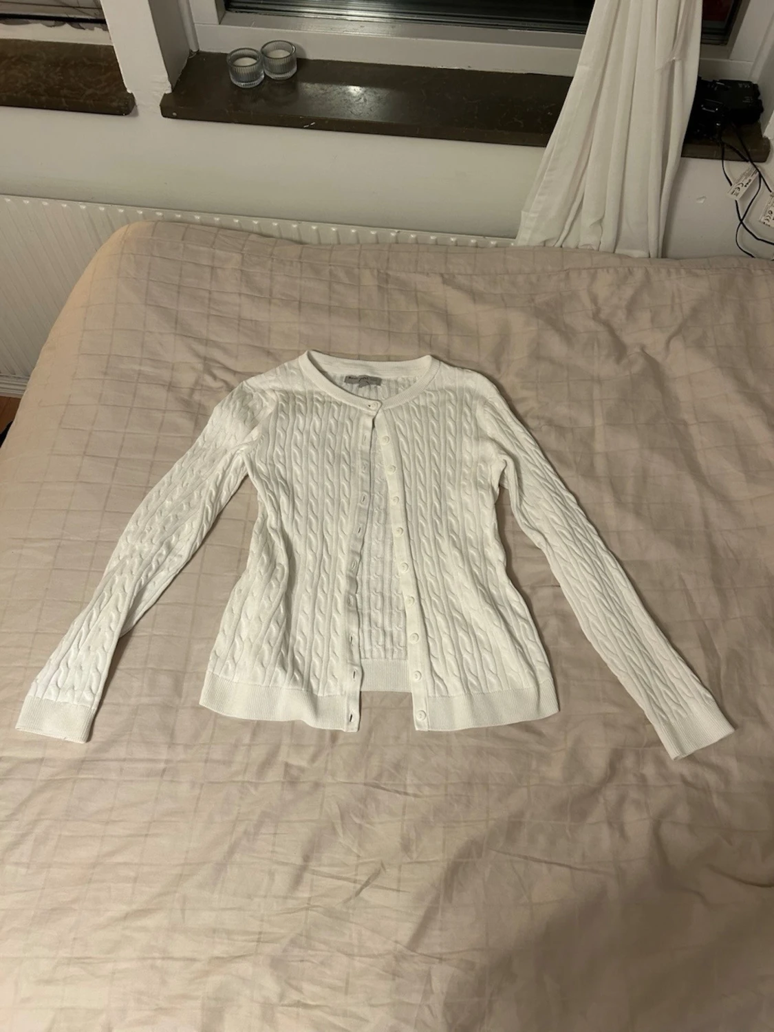 Vit kabelstickad tröja - 2