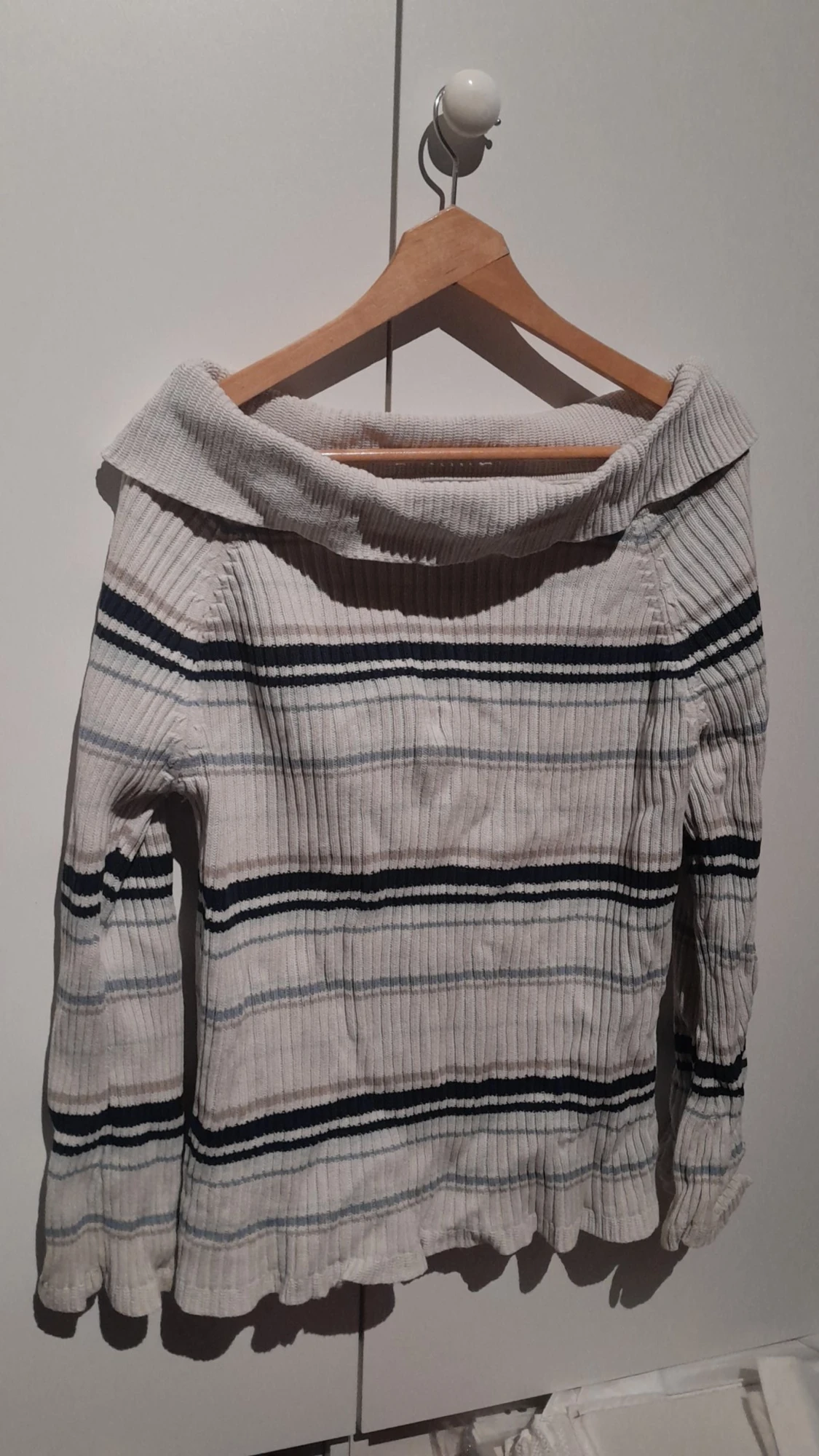 Off-shoulder tröja