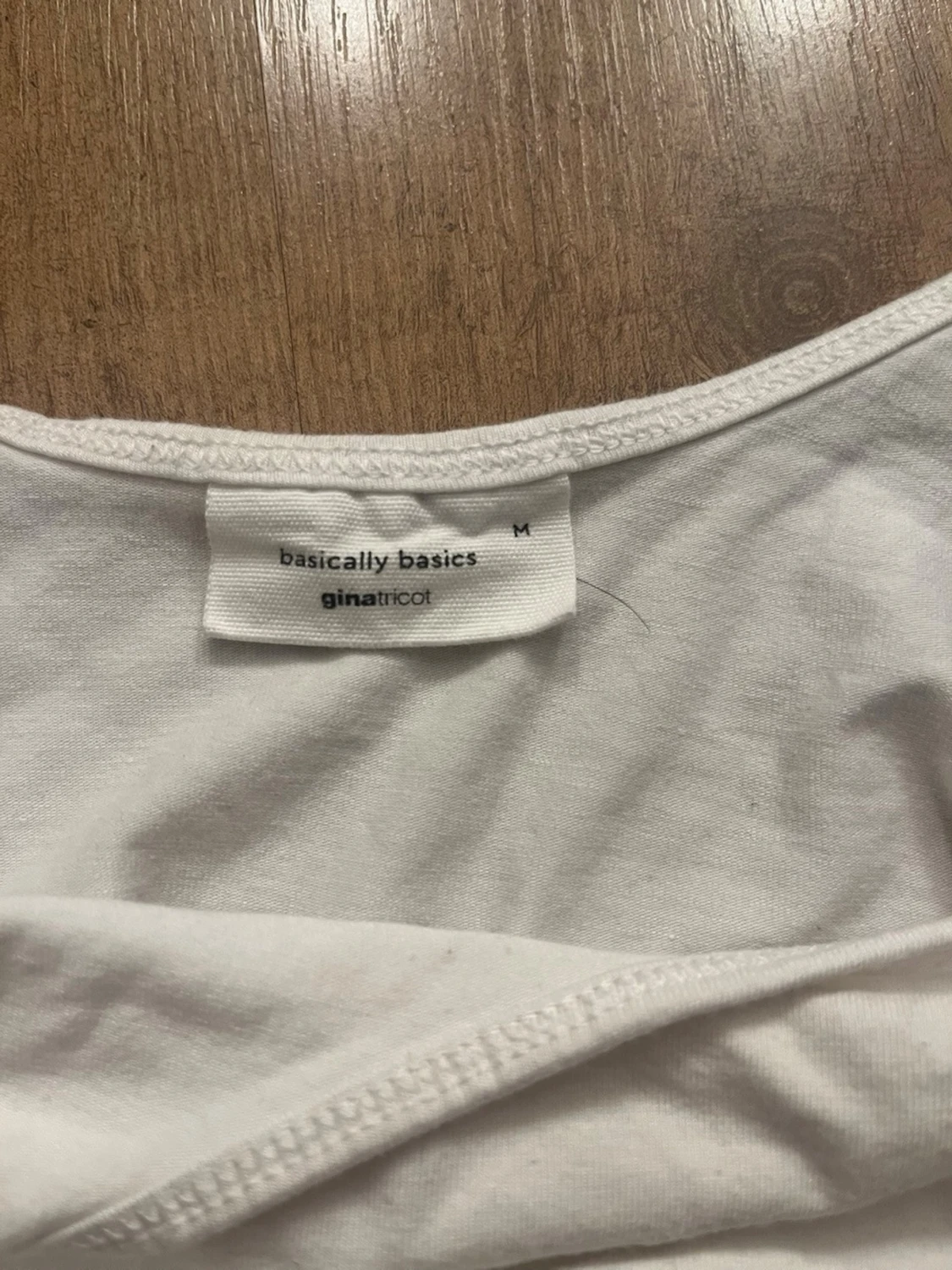 Vit enkel linnetopp med tunna band - 2