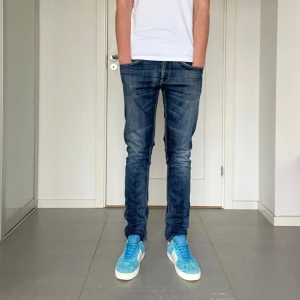 Dondup George Jeans   - Säljer nu dessa dondup George jeans