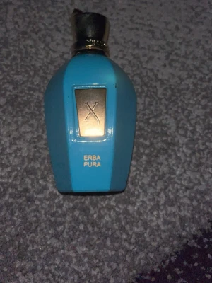 Xerjoff Erba Pura Parfym  - Den är inte äkta men luktar ändå gott den håller i ungefär 3-5 timmar den är en 50ml men har ungefär 30ml kvar. Priset kan diskuteras 