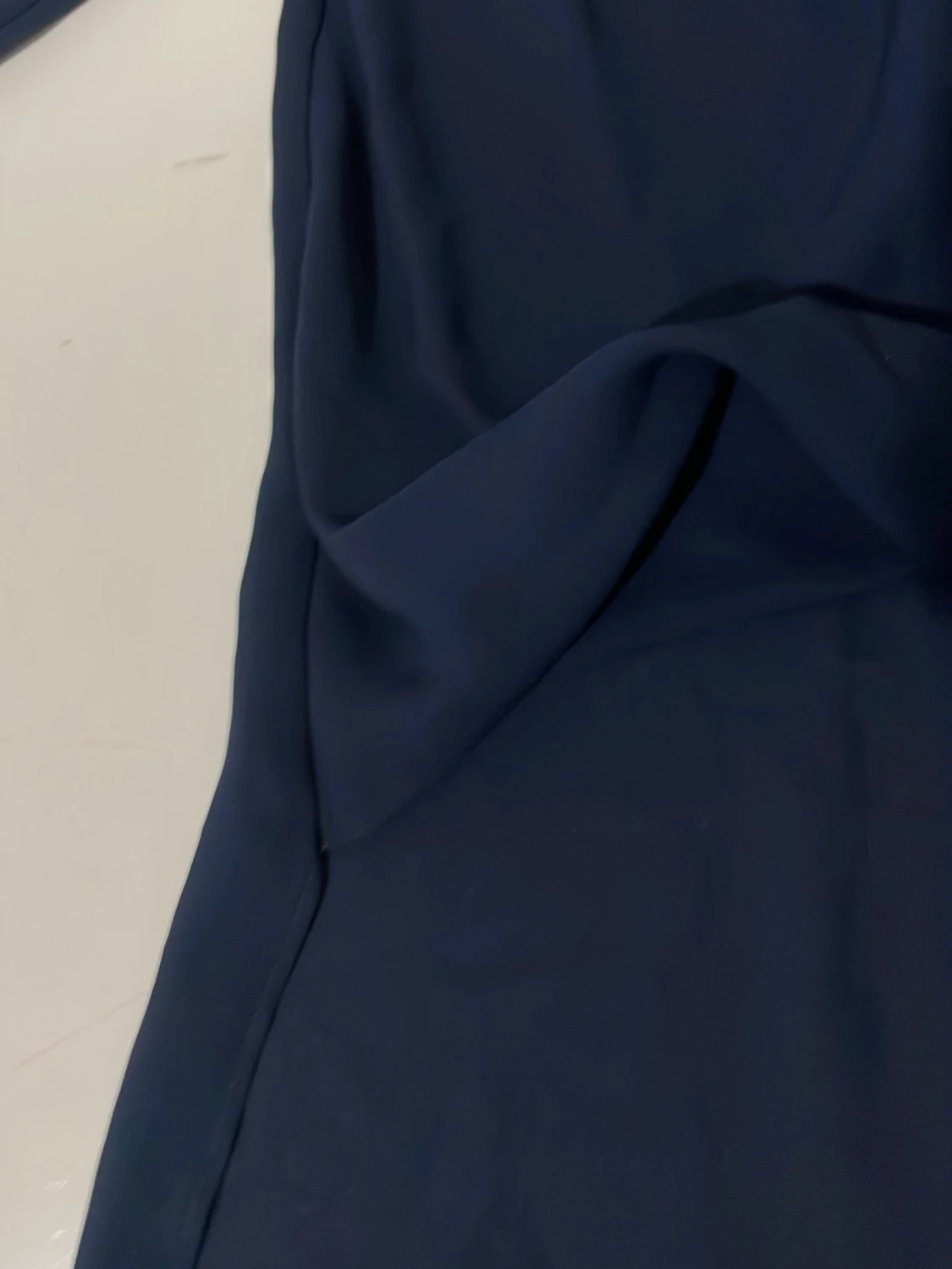 Mörkblå blus med knytband - 1