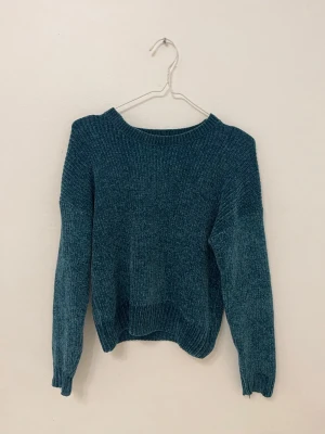 Grön stickad tröja - En grön stickad tröja som är väldigt gosig. Passar XS/S