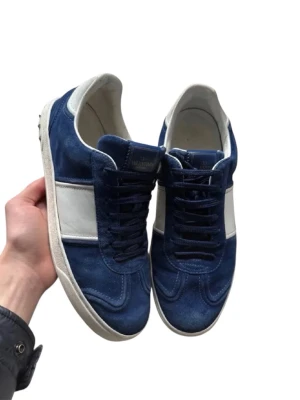 Valentino flycrews söker byten - Söker byte för min Valentino flycrews skicka ett dm för intresse