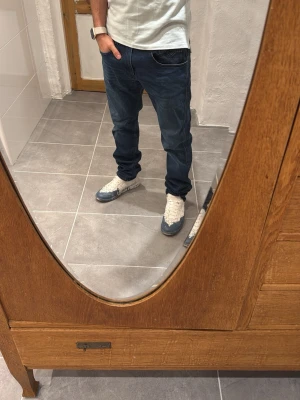 Replay jeans  - Ett par snygga byxor från Replay i storlek W33 L32 i modellen Anbbas 