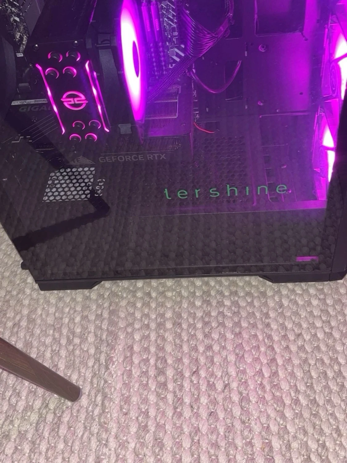 Stationär gamingdator med RGB-belysning