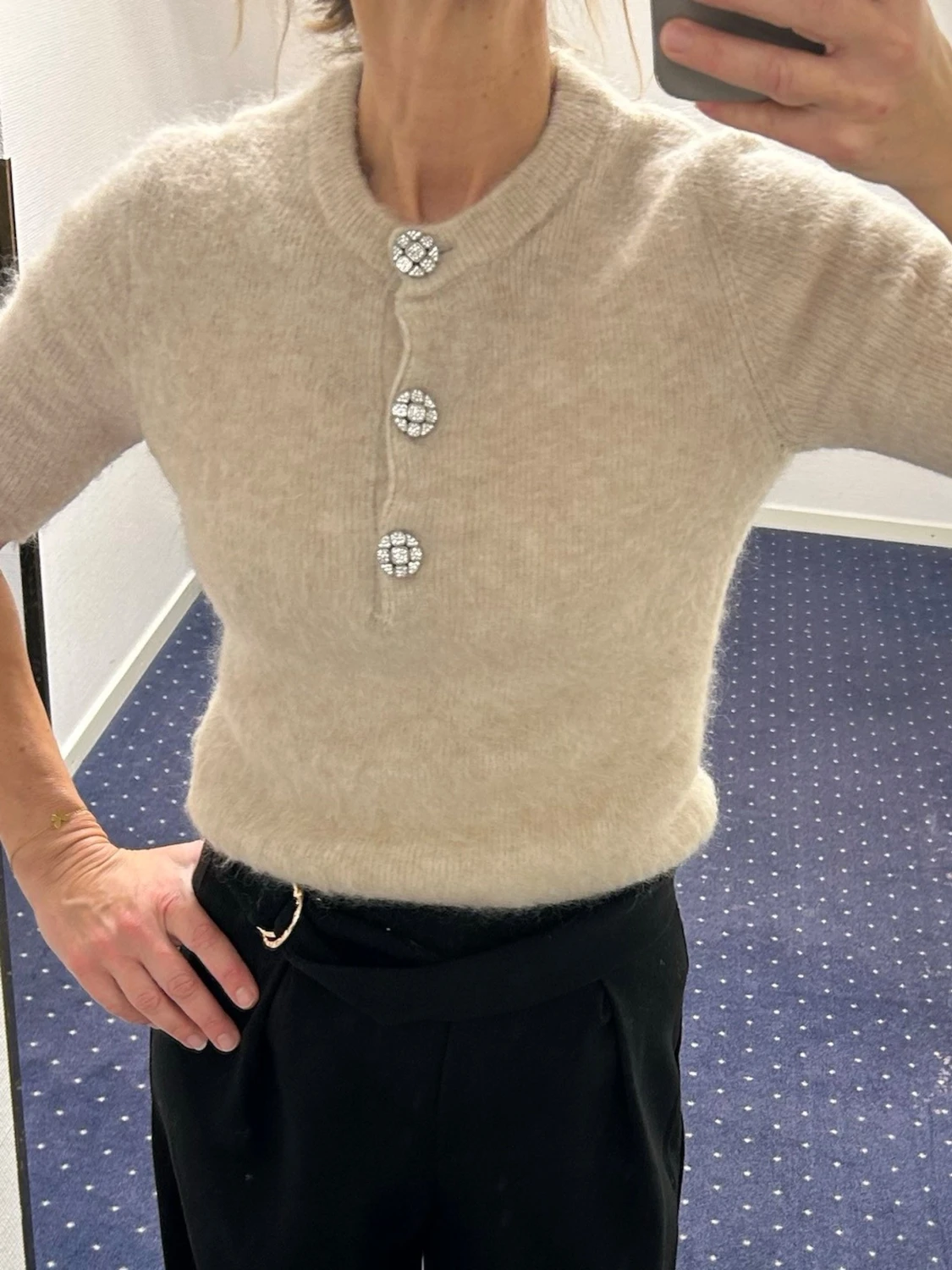 Ny Beige stickad topp tröja  med smyckesknappar hm Stl s - 2