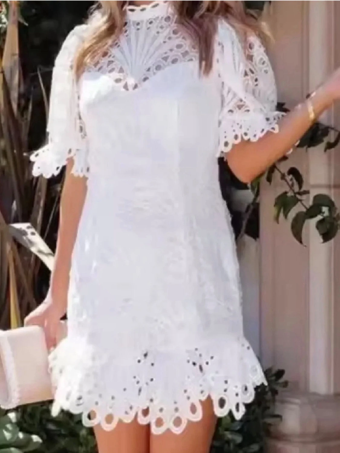 Vit spetsklänning med volang - 2