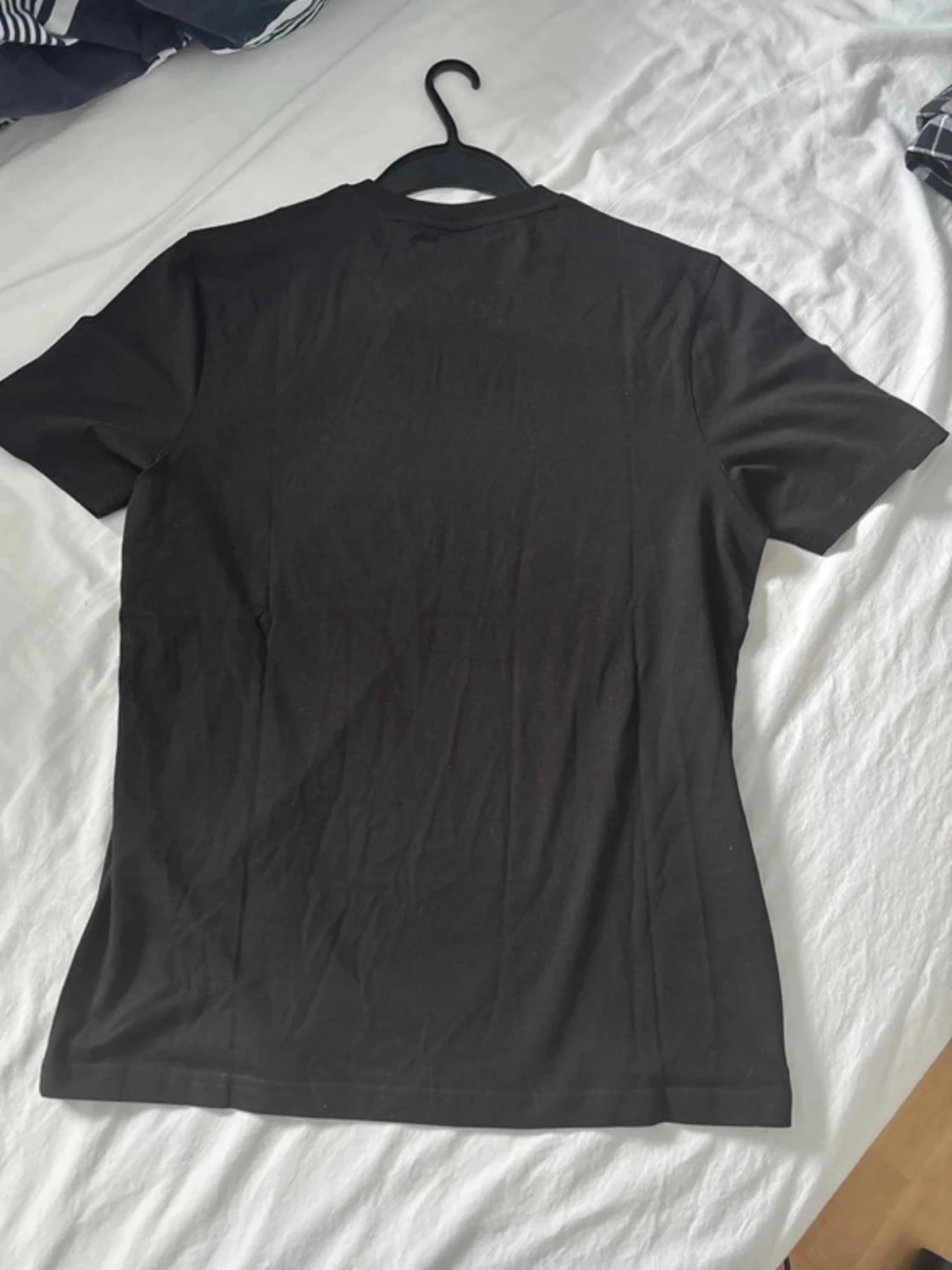 Svart t-shirt från Lyle & Scott - 2