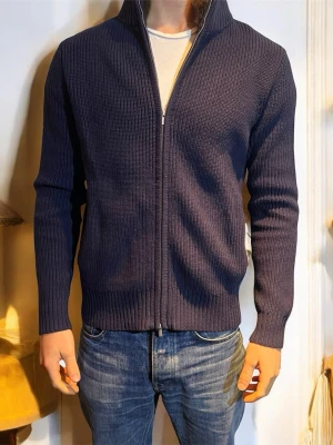 Potestas zip - Snygg Potestas zip up, helt nya, finns i storlek S-L. Material är bomull-ull blandning. Hör av dig vid frågor! 