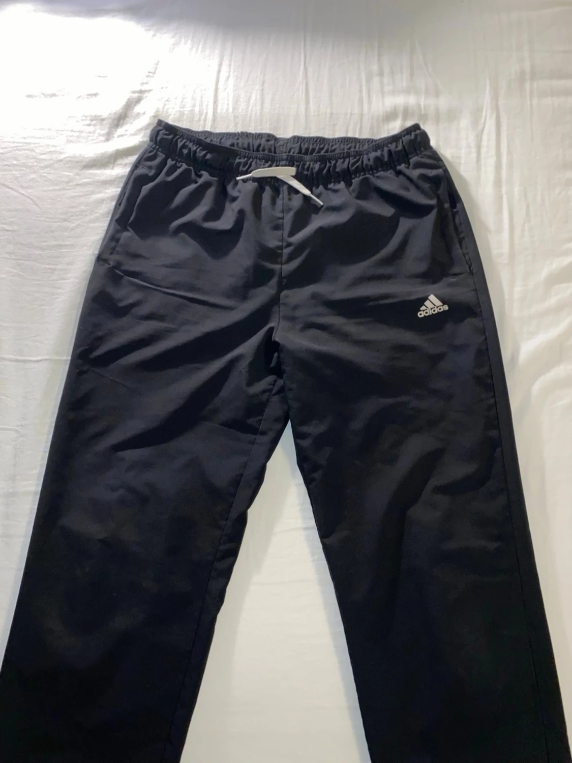 Svarta träningsbyxor byxor från Adidas