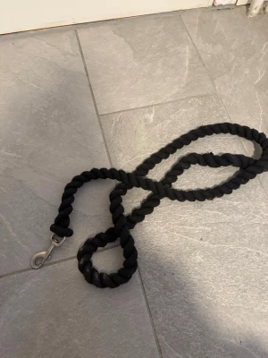 svart grimskaft   - säljer detta jätte fina och sköna svarta grimskaftet. 🐴