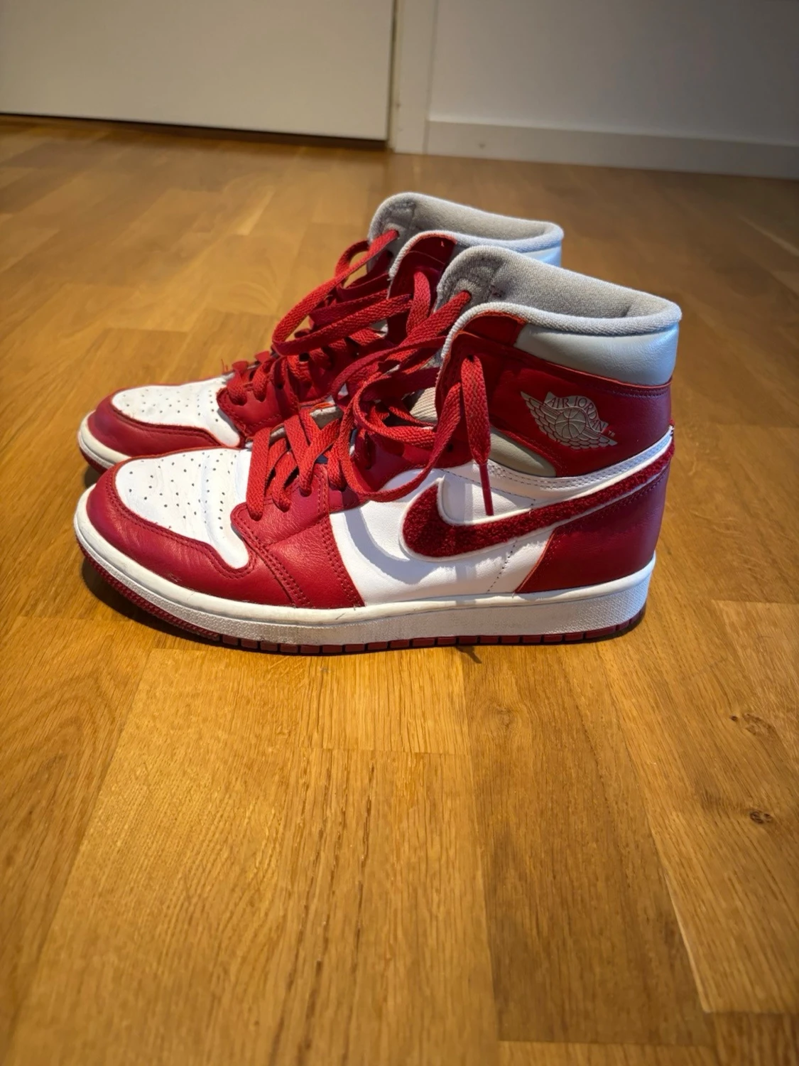 Air Jordan 1 Retro High röd/vit - 1