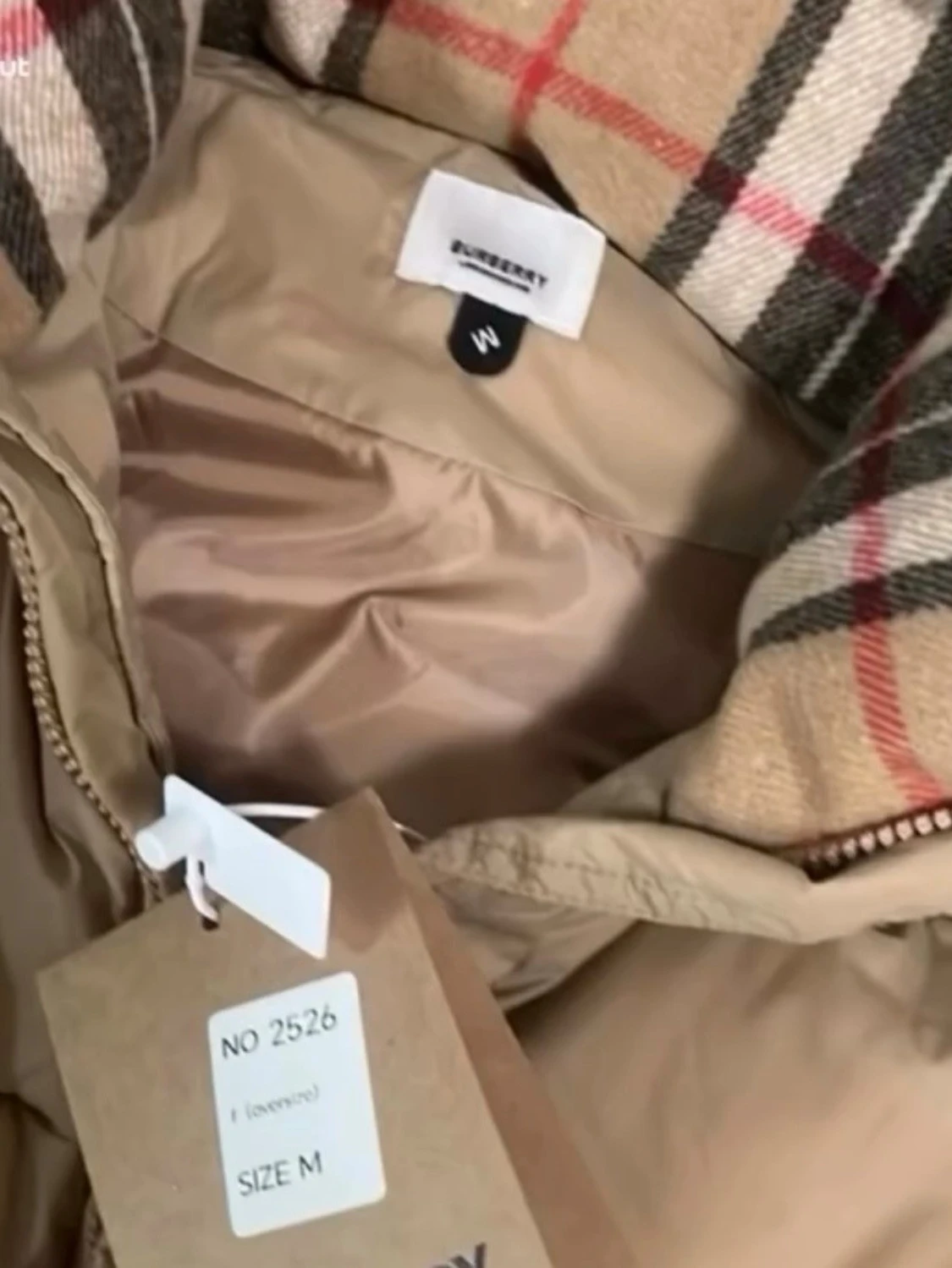 Beige dunjacka från Burberry  - 1