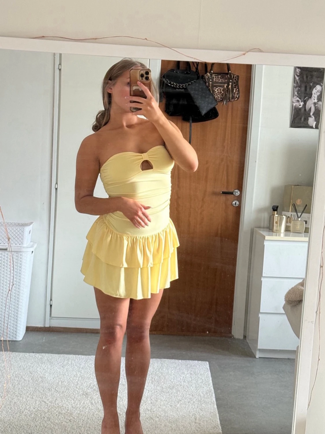 Gul klänning - 1