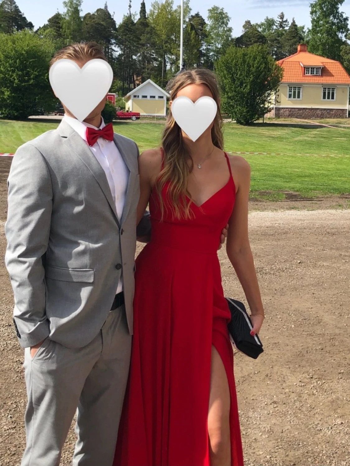 Balklänning med slits och öppen rygg - 1