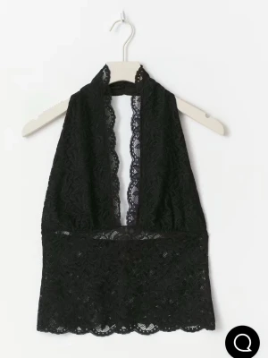 Svart spetsig halterneck topp - Helt oanvänd med lapp kvar💞