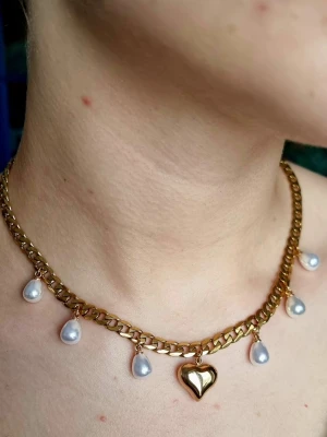 Stilfullt halsband med pärlor och hjärta 💛 - Material-rostfritt stål. Längd-40cm-45cm, kedjetjocklek-6mm #59