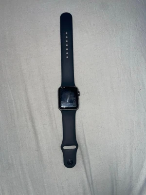 Apple Watch svart aluminium 38mm - Apple Watch serie 3, laddare följs med då den är borta 