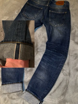 NN07 selvedge jeans  - | Nu säljer jag ett par riktigt fräscha och schyssta selvedge jeans ifrån NN07 | De har väldigt feta fades och många snygga detaljer | Skick: 10/10 | Storlek: 29/32 | Tveka inte på att skriva till mig ifall du har fler frågor eller vill se fler bilder ;)