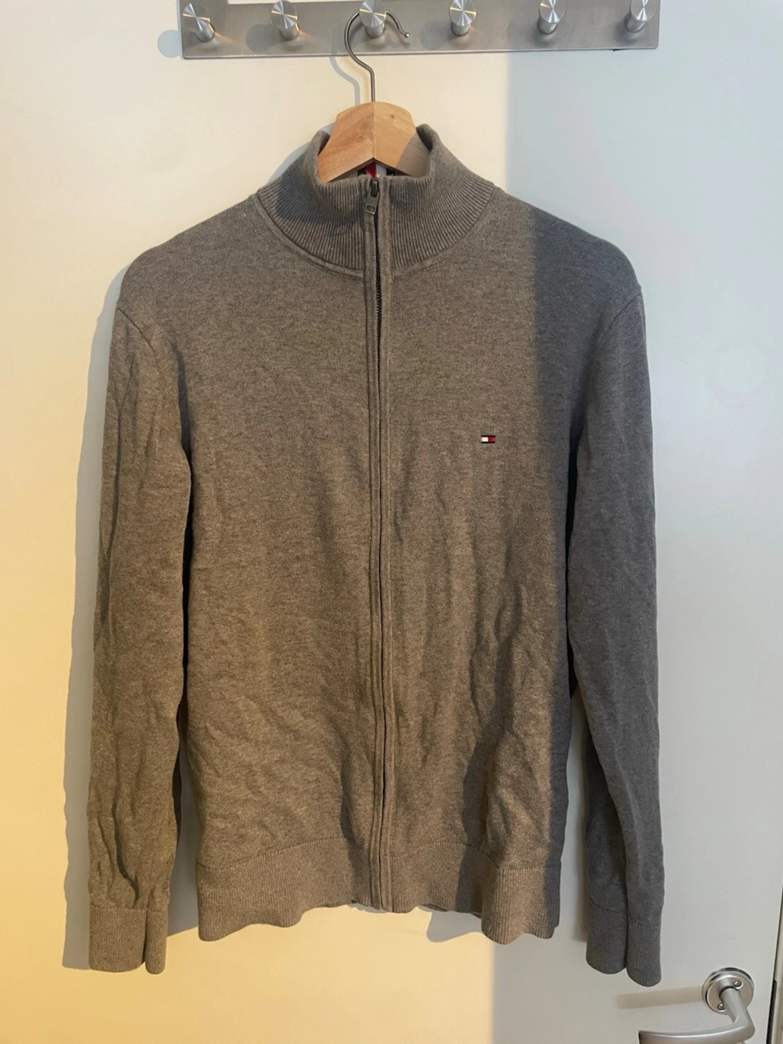 Grå ziptröja från Tommy Hilfiger - 1
