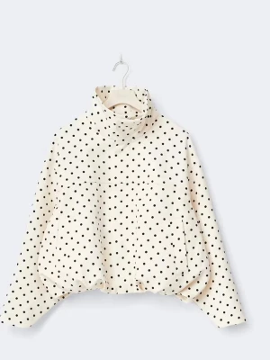 GinaTricot dot jacket - Säljer den populära prickiga jackan från gina, endast testad och lappen är kvar! Slutsåld på hemsidan.                                                          Nypris: 700kr❣️❣️