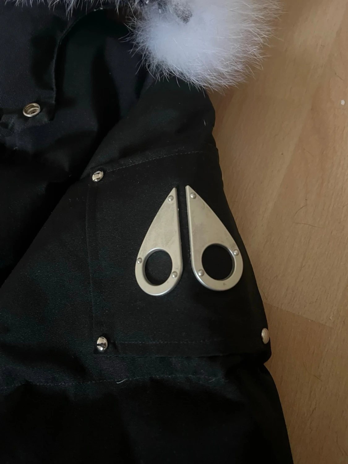 Svart pufferjacka med pälshuva - 3