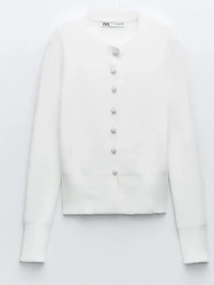 Vit kofta Zara - Supermjuk kofta med pärl knappar. Använd ett fåtal gånger