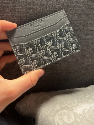Grå plånbok  - Grå plånbok, inga skador eller fläckar på den 😁😁😁