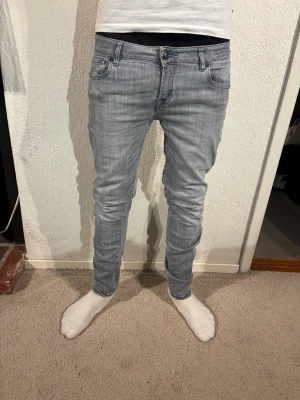 Jacob cohen jeans - Märke: Jacob cohen Storlek: w30 Skick: Mycket bra   Snygga jeans från Jacob cohen  Bra skick och redo att användas. Skickas snabbt 📦 